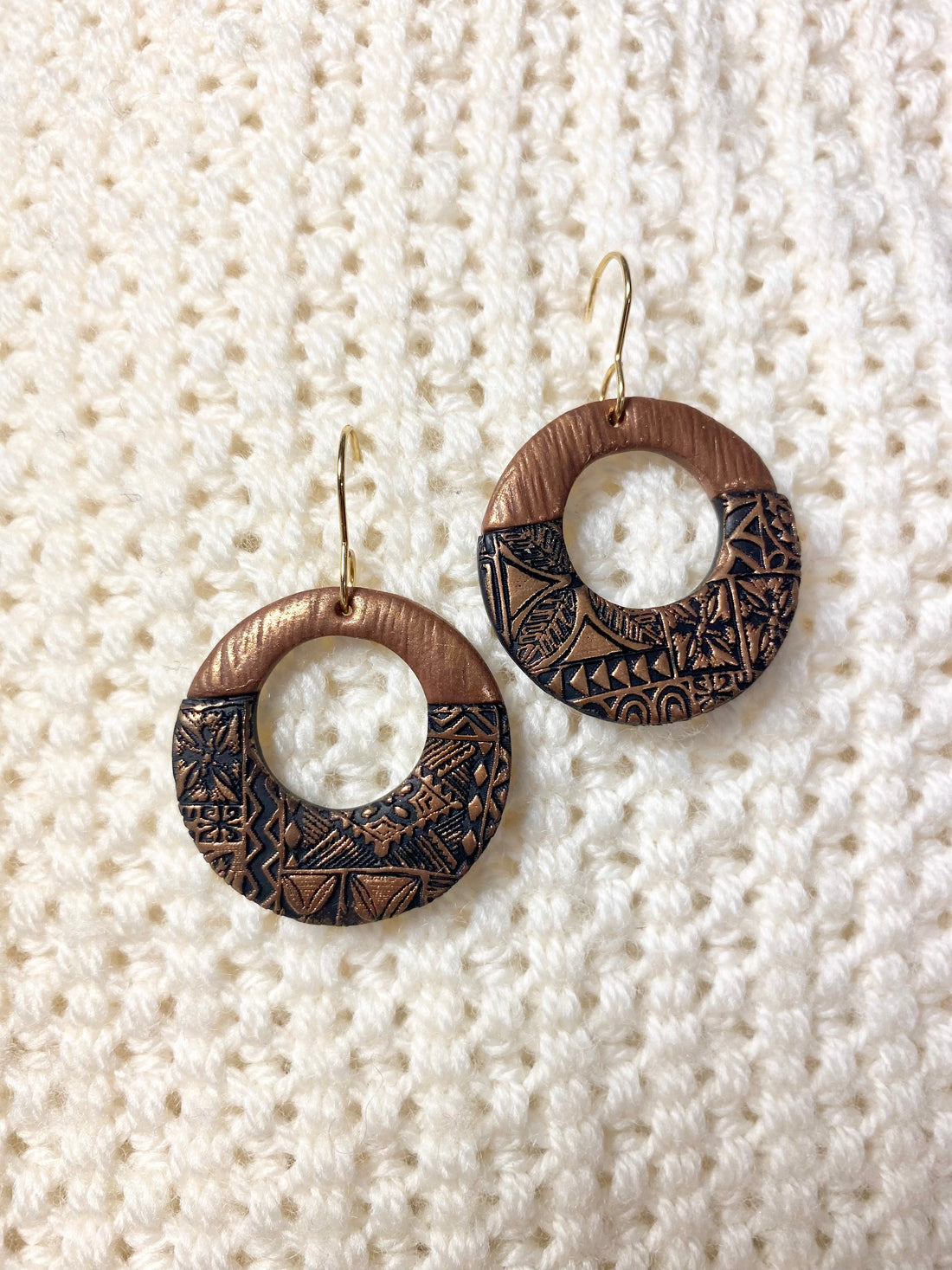 Polynesian love Earrings round