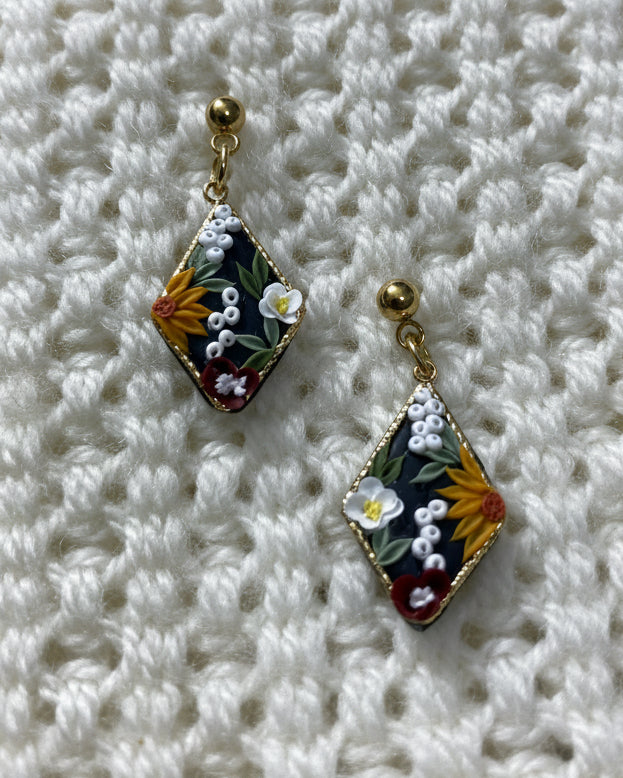 Mini black flowers Earrings