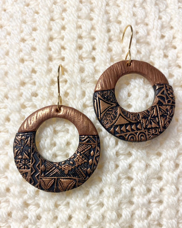 Polynesian love Earrings round