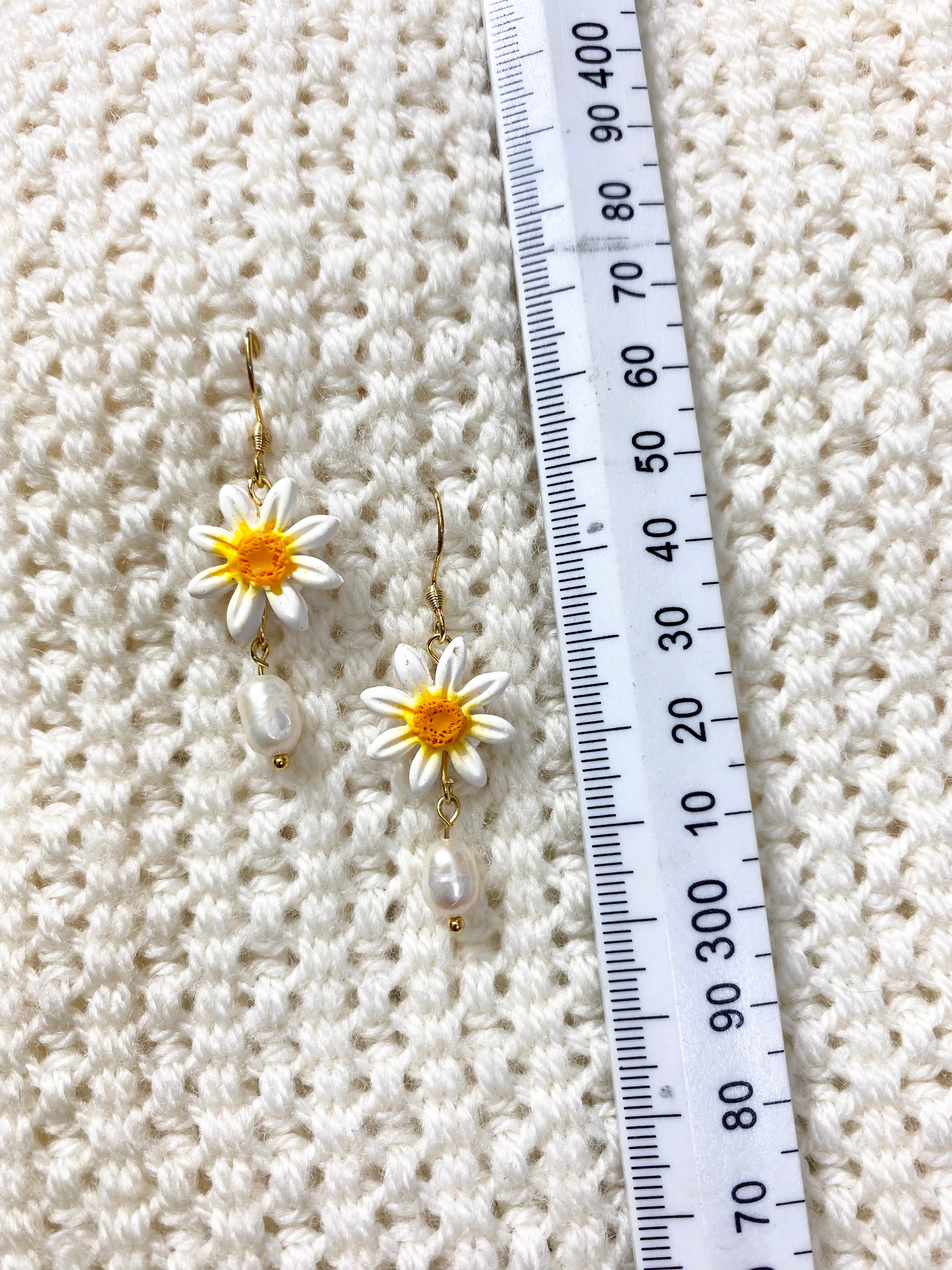 Daisy and Pearl Earrings