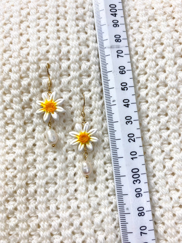 Daisy and Pearl Earrings
