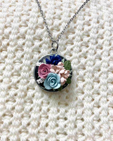 Antique Pendant round blue pink