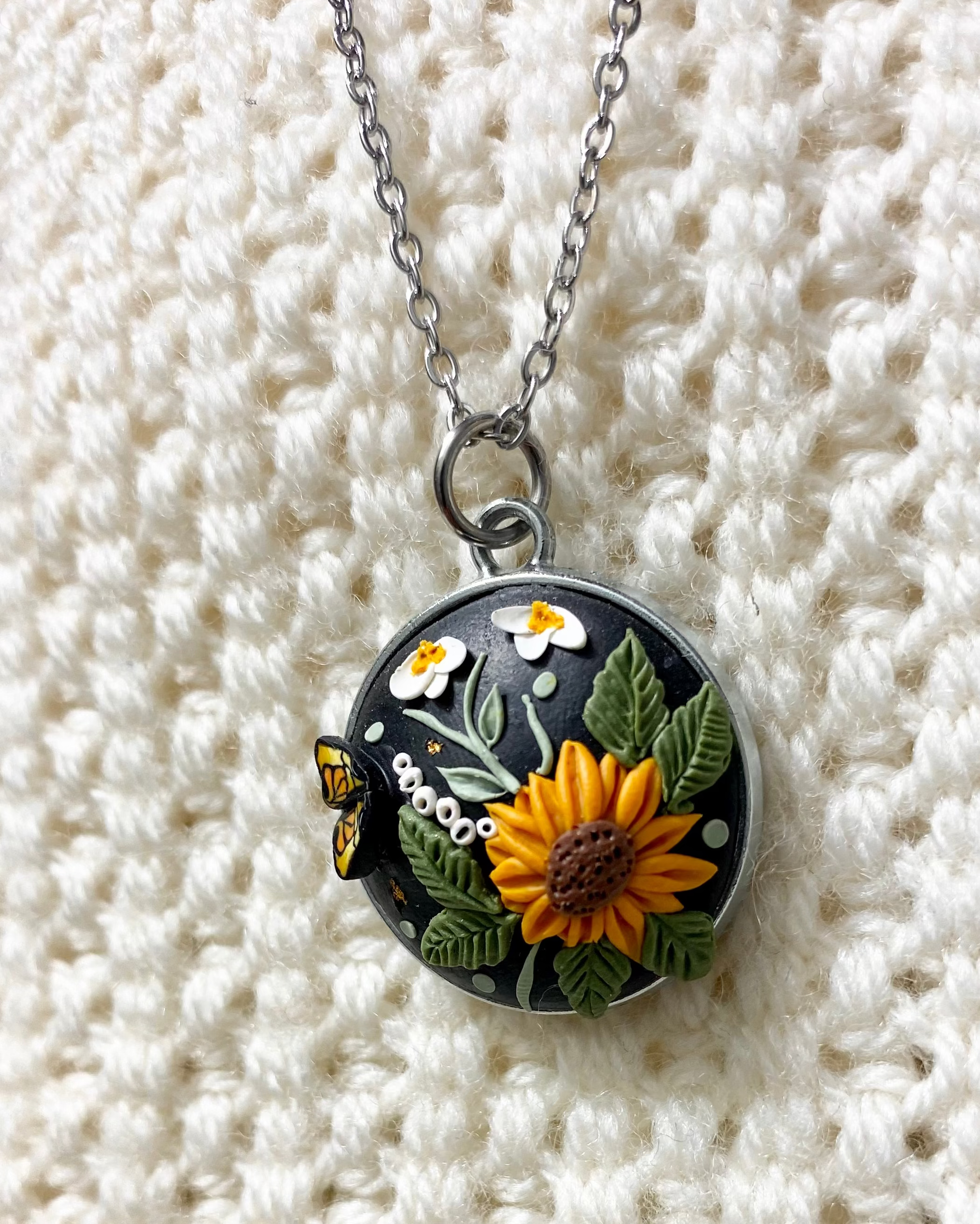 Antique Pendant round sunflower