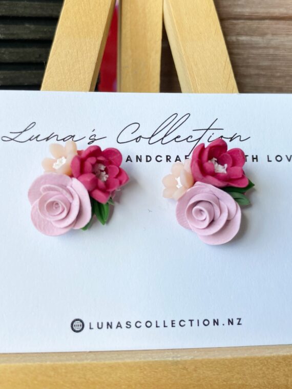 Mini floral earring